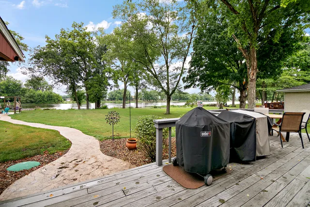 a view of a garden with plants and a fountain