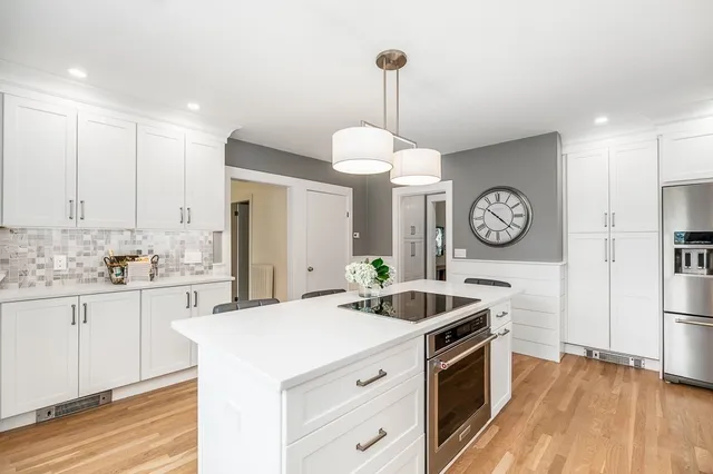 $1,395,000 | 30 Pine Street, Manchester, MA 01944