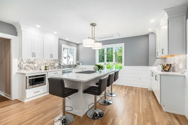 $1,395,000 | 30 Pine Street, Manchester, MA 01944