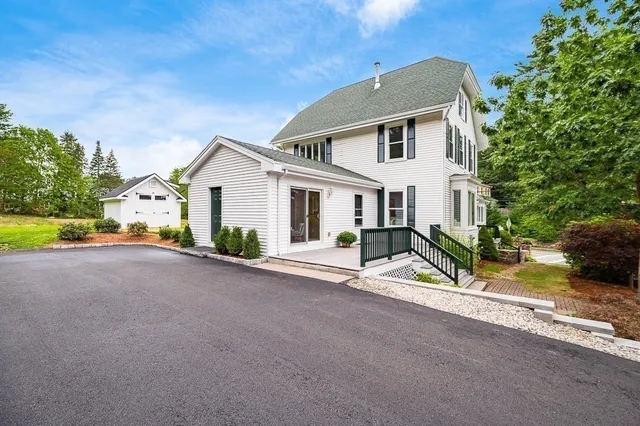 $1,395,000 | 30 Pine Street, Manchester, MA 01944
