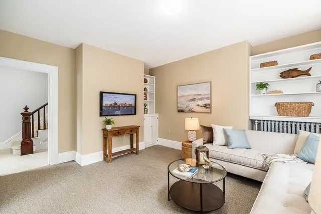 $1,395,000 | 30 Pine Street, Manchester, MA 01944