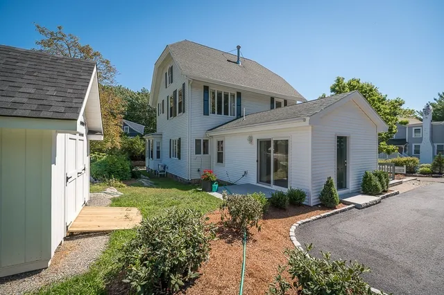 $1,395,000 | 30 Pine Street, Manchester, MA 01944
