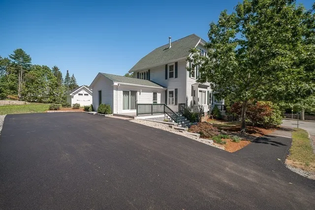 $1,395,000 | 30 Pine Street, Manchester, MA 01944