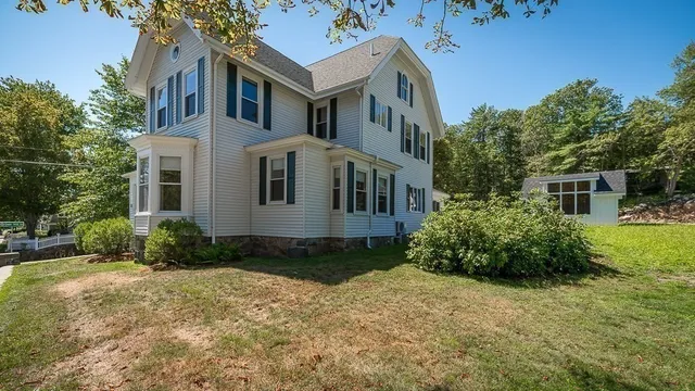 $1,395,000 | 30 Pine Street, Manchester, MA 01944
