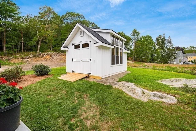 $1,395,000 | 30 Pine Street, Manchester, MA 01944