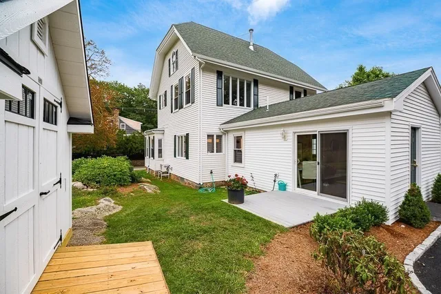 $1,395,000 | 30 Pine Street, Manchester, MA 01944