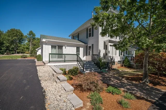 $1,395,000 | 30 Pine Street, Manchester, MA 01944