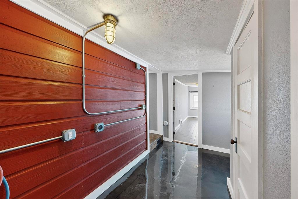 507 North Rusk Street Weatherford, TX 76086 - Photo 21 of 35 a view of room with wooden floor and chair