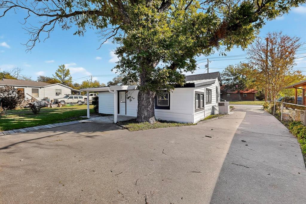 507 North Rusk Street Weatherford, TX 76086 - Photo 23 of 35 a front view of a house with a yard and garage