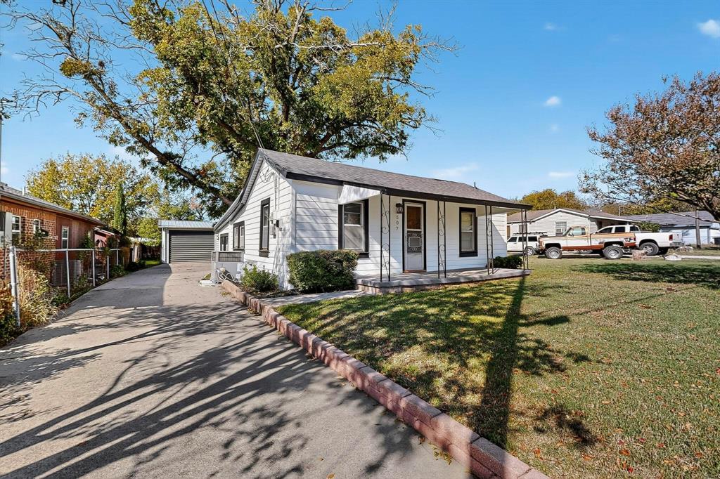 507 North Rusk Street Weatherford, TX 76086 - Photo 3 of 35 a view of a house with a yard