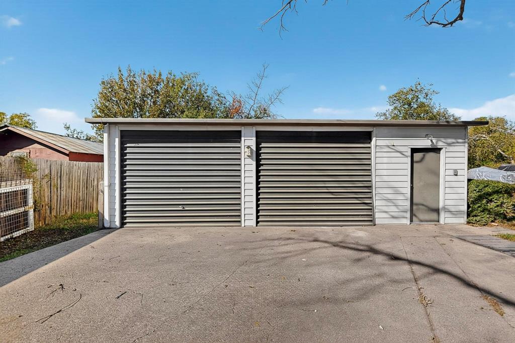 507 North Rusk Street Weatherford, TX 76086 - Photo 32 of 35 a view of back yard of the house