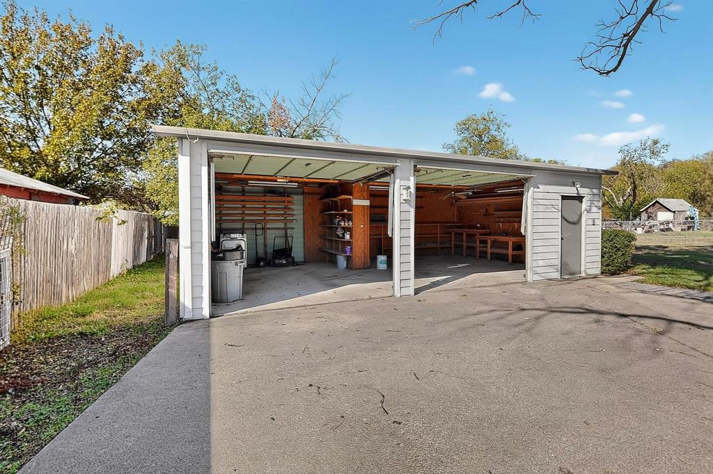 507 North Rusk Street Weatherford, TX 76086 - Photo 34 of 35 a view of a car garage