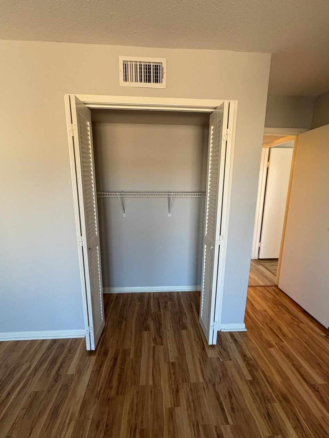 3055 Walnut Bend Lane, Unit 33 Houston, TX 77042 - Photo 6 of 18 2nd Bedroom's closet