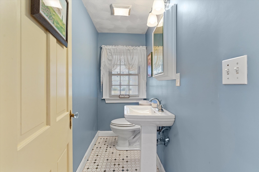 33 York Road Lynn, MA 01904 - Photo 14 of 42 Gallery Image 14