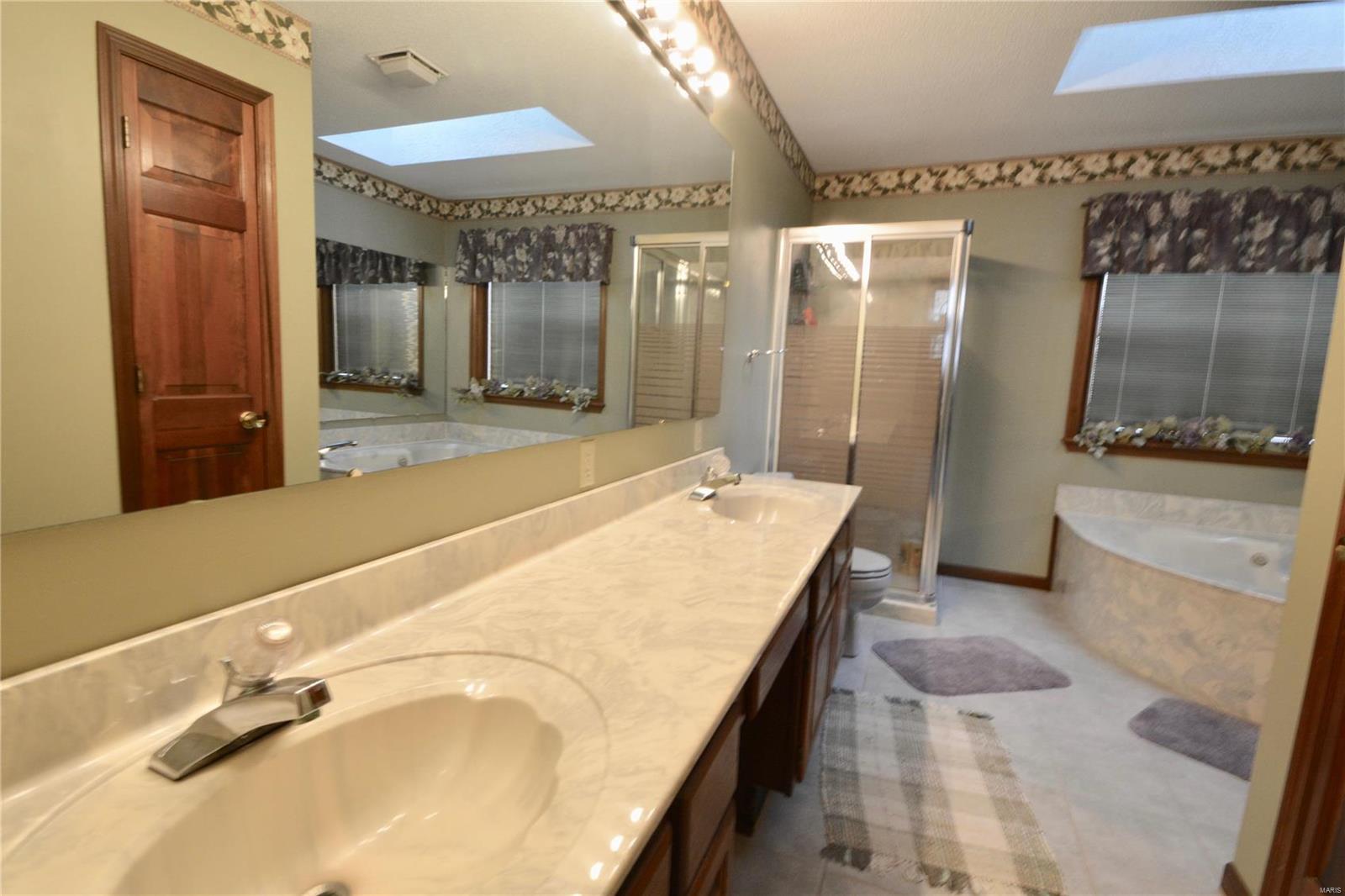 1873 Raintree Trail Collinsville, IL 62234 - Photo 13 of 16 Gallery Image 13