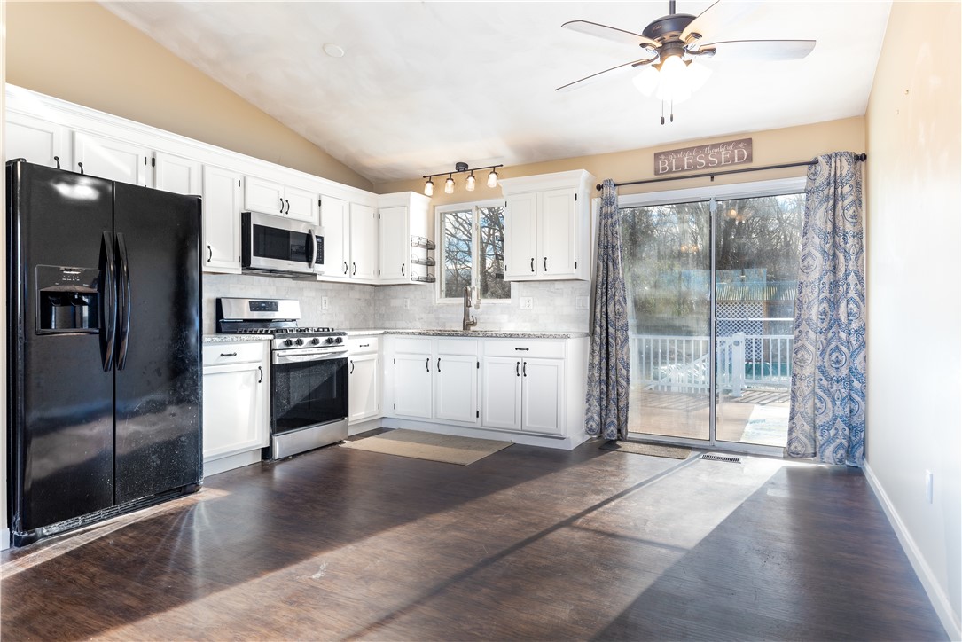53 Rice Street Warwick, RI 02886 - Photo 4 of 20