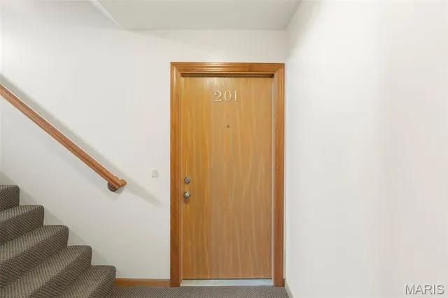 $99,900 | 21 Village W Court, Unit 201, Washington, MO 63090