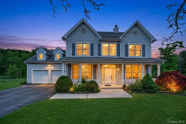 $729,000 | 5 Oldwyck Crescent, Highland Mills, NY 10930