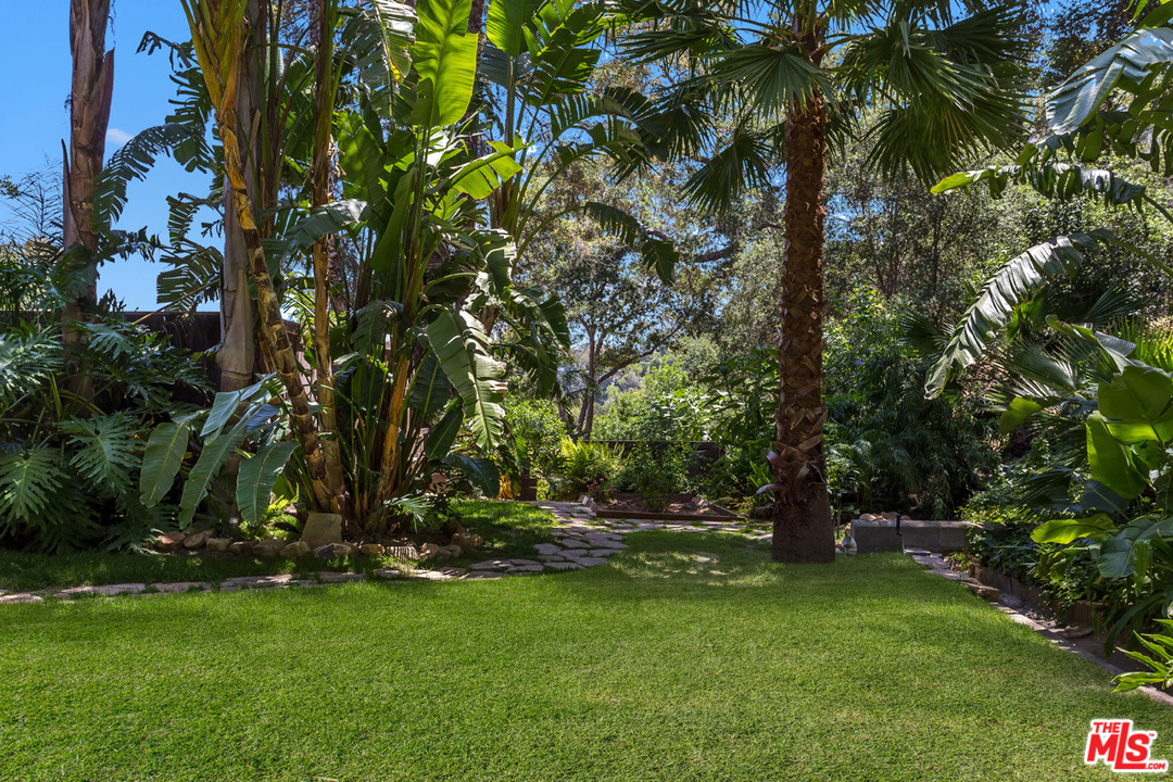 8450 Ridpath Drive Los Angeles, CA 90046 - Photo 2 of 54