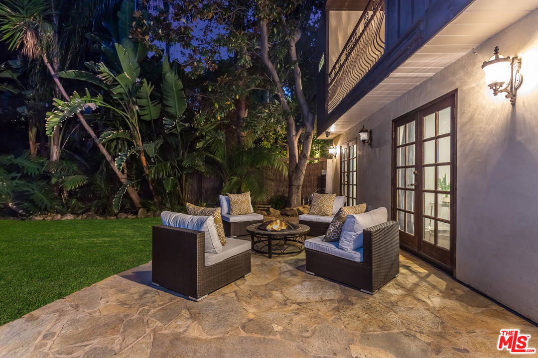 8450 Ridpath Drive Los Angeles, CA 90046 - Photo 13 of 54