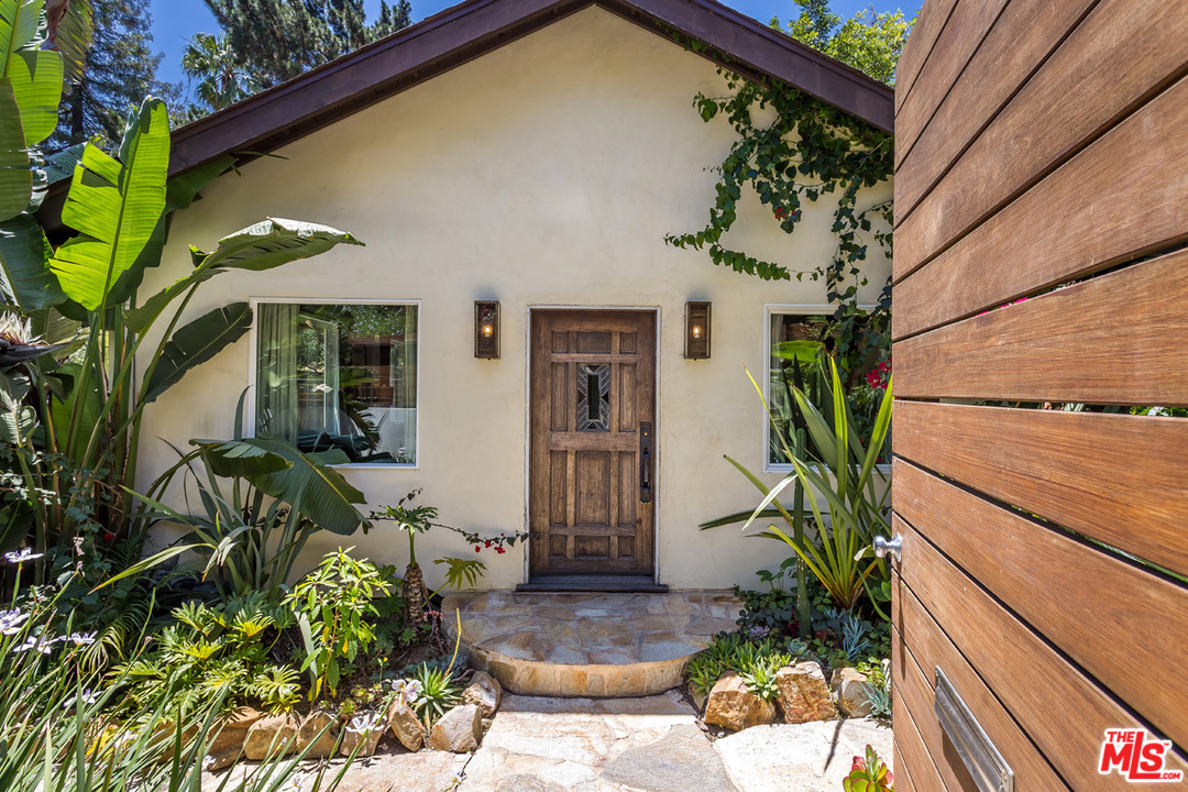 8450 Ridpath Drive Los Angeles, CA 90046 - Photo 16 of 54