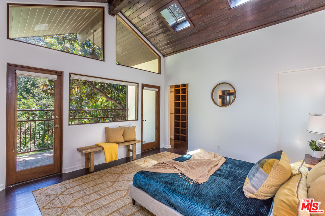 8450 Ridpath Drive Los Angeles, CA 90046 - Photo 27 of 54