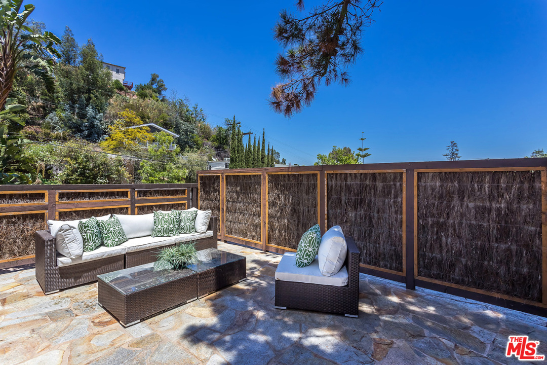 8450 Ridpath Drive Los Angeles, CA 90046 - Photo 31 of 54