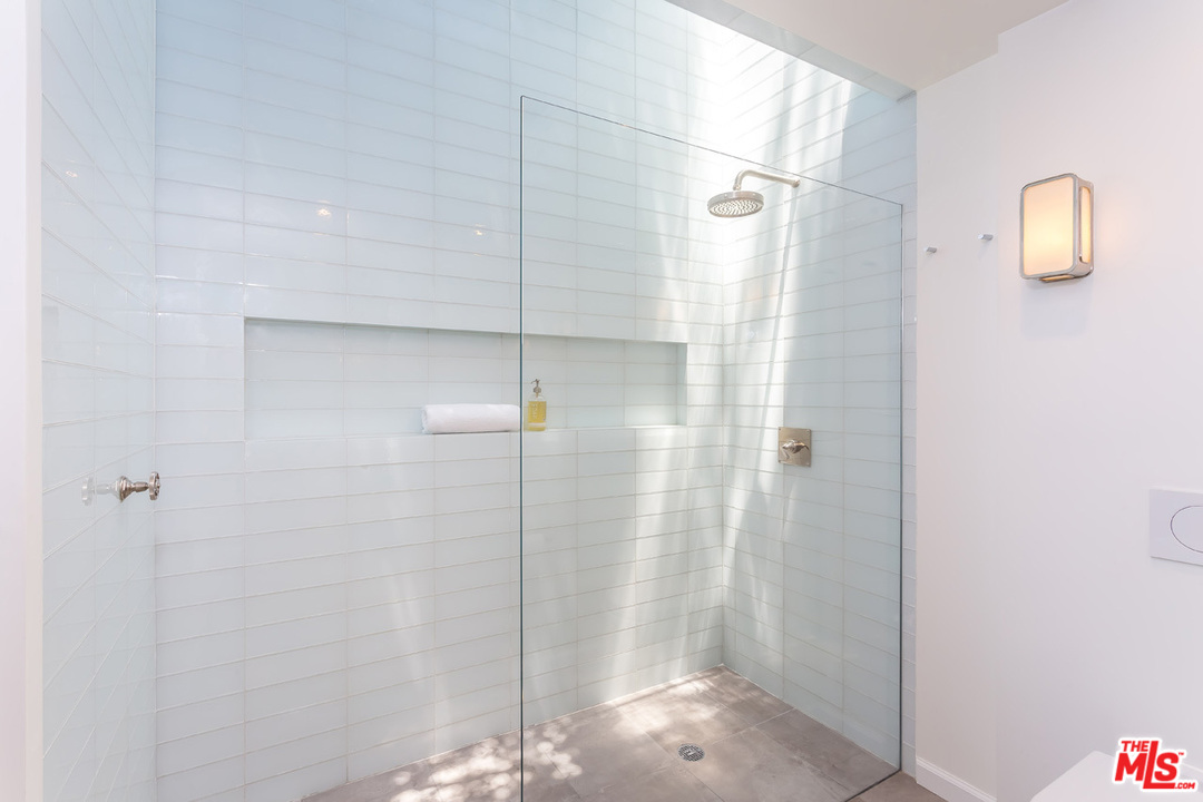 8450 Ridpath Drive Los Angeles, CA 90046 - Photo 34 of 54