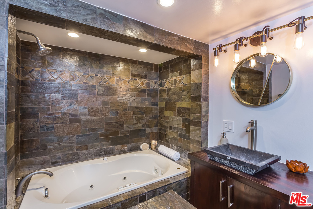 8450 Ridpath Drive Los Angeles, CA 90046 - Photo 42 of 54