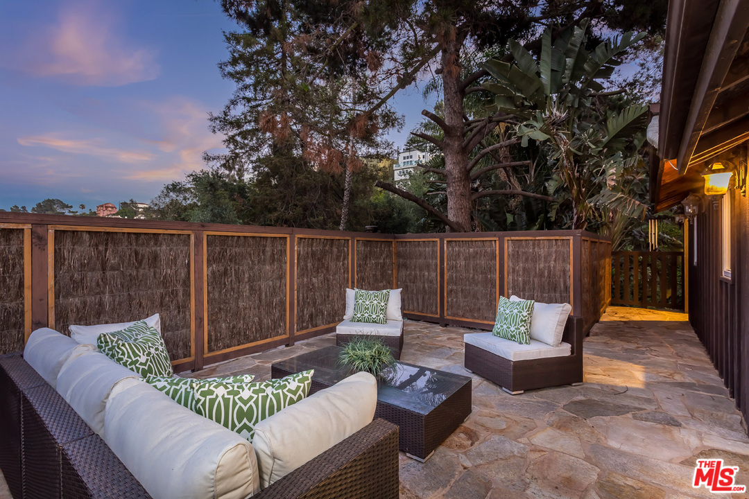 8450 Ridpath Drive Los Angeles, CA 90046 - Photo 6 of 54