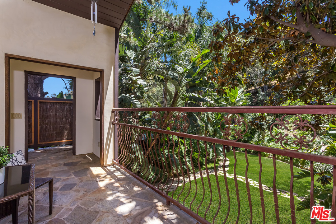 8450 Ridpath Drive Los Angeles, CA 90046 - Photo 10 of 54