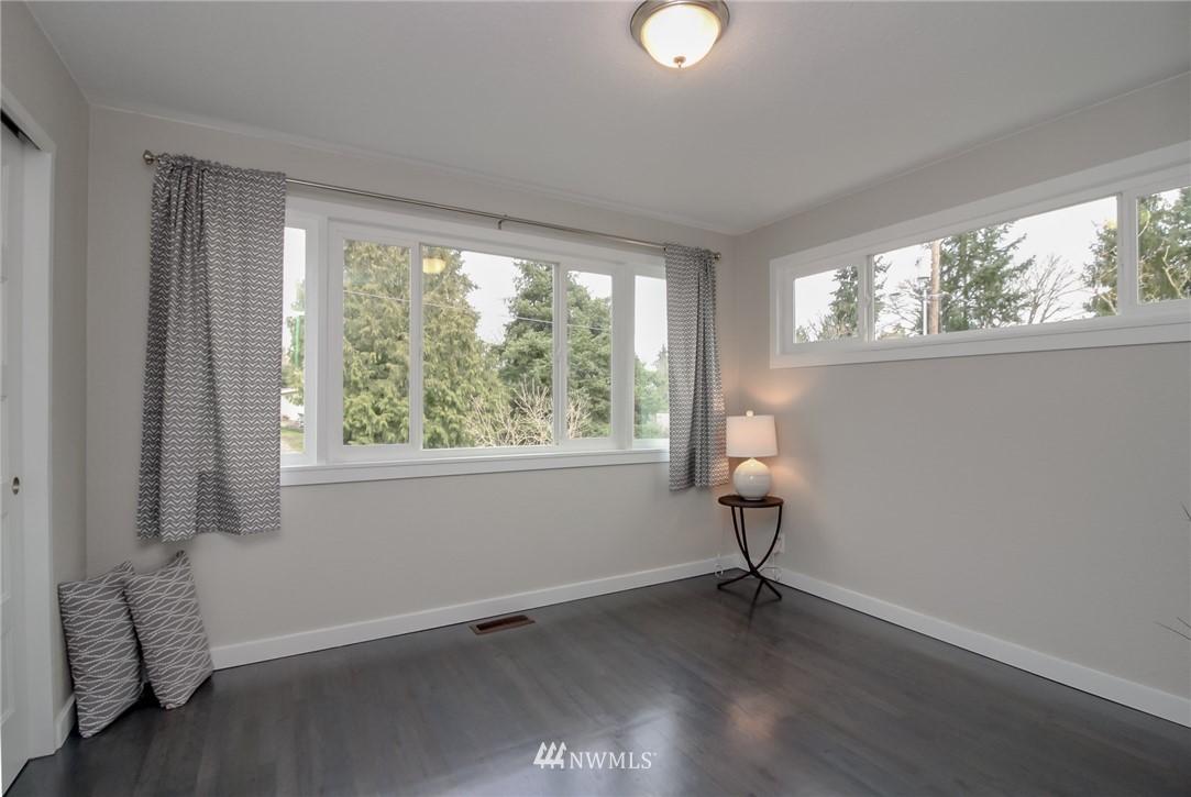 301 Northwest 5th Place Renton, WA 98057 - Photo 11 of 25