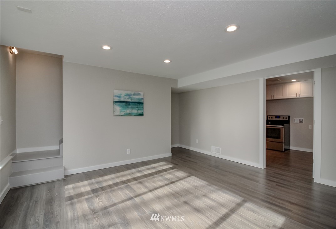 301 Northwest 5th Place Renton, WA 98057 - Photo 15 of 25