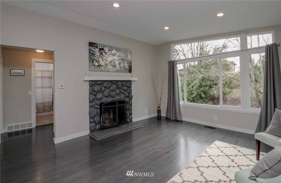 301 Northwest 5th Place Renton, WA 98057 - Photo 4 of 25