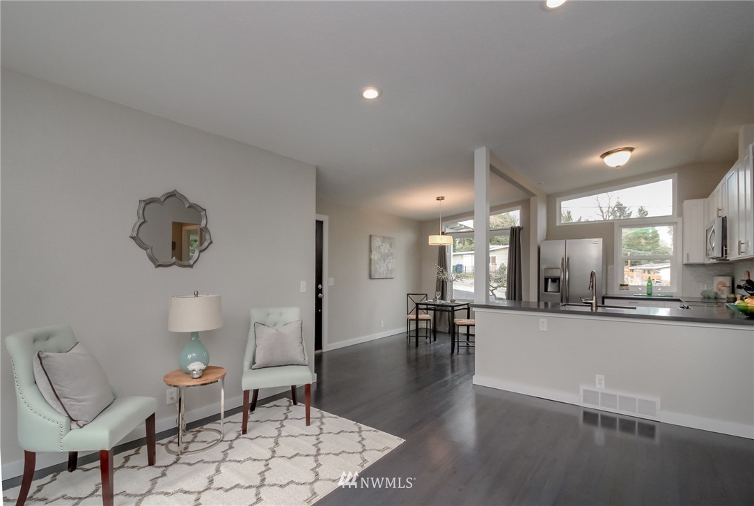 301 Northwest 5th Place Renton, WA 98057 - Photo 5 of 25