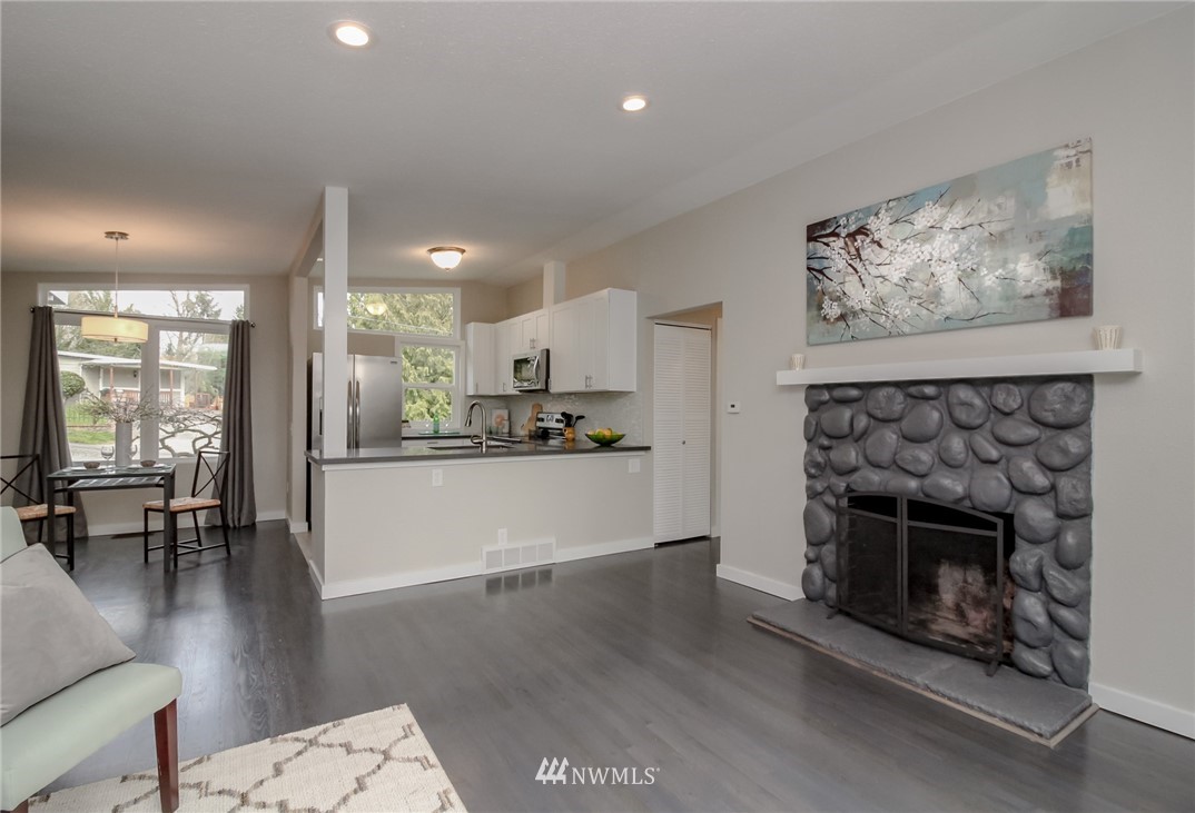 301 Northwest 5th Place Renton, WA 98057 - Photo 6 of 25