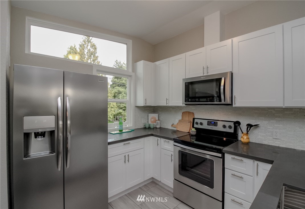 301 Northwest 5th Place Renton, WA 98057 - Photo 9 of 25