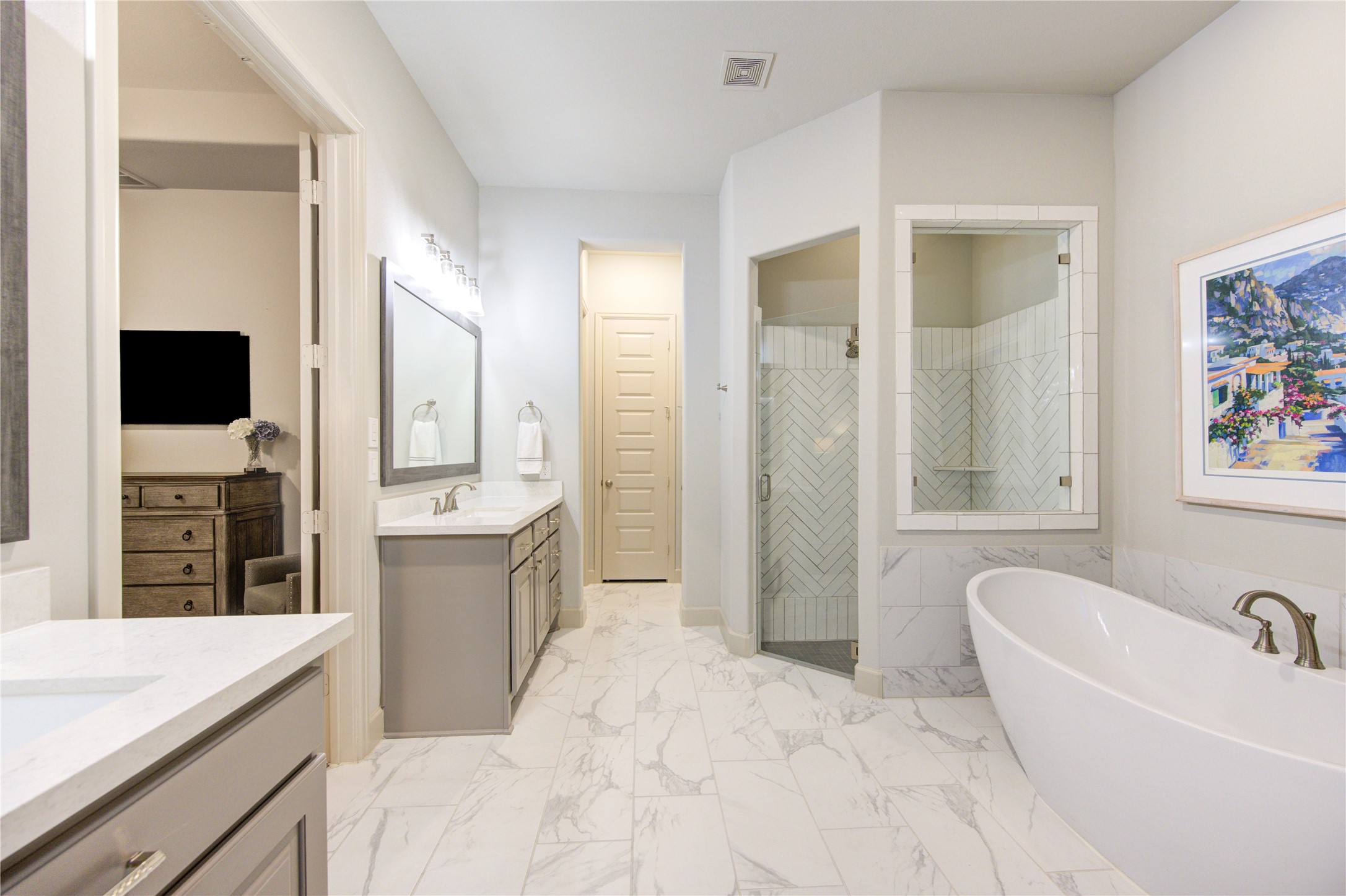 7326 Orangetip Road Katy, TX 77493 - Photo 18 of 43 Primary Bathroom: The spa-like en-suite bathroom boasts dual vanities with granite countertops, a soaking tub, a separate walk-in shower with a frameless glass door, and a generous walk-in closet.