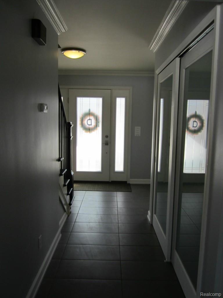 754 Birch Tree Lane Rochester, MI 48306 - Photo 19 of 53 Foyer