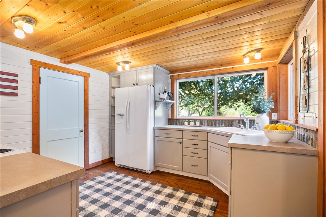 5098 Reese Hill Road Sumas, WA 98295 - Photo 11 of 32 Gallery Image 11