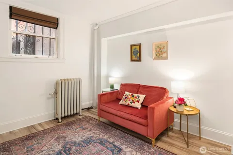 $299,000 | 2132 5th Avenue, Unit 8, Seattle, WA 98121