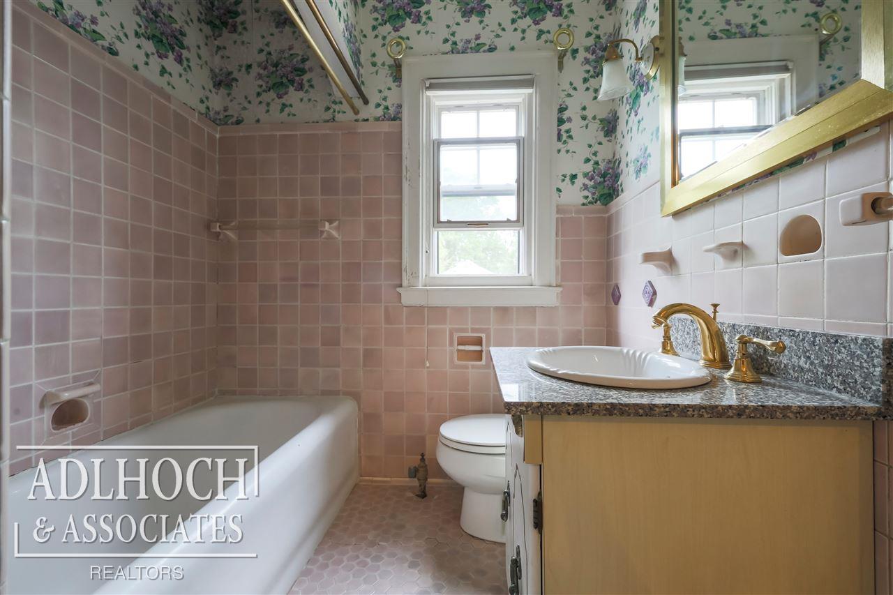 943-45 Harcourt Road Grosse Pointe, MI 48230 - Photo 12 of 16 31321513-11.JPG