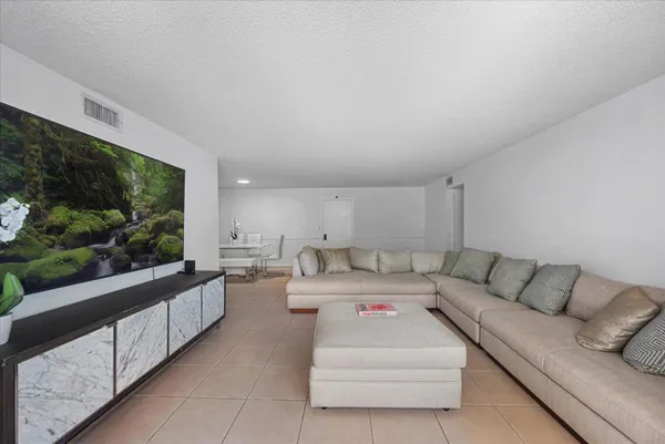 $3,950 | 3200 South Ocean Boulevard, Unit A102, Palm Beach, FL 33480