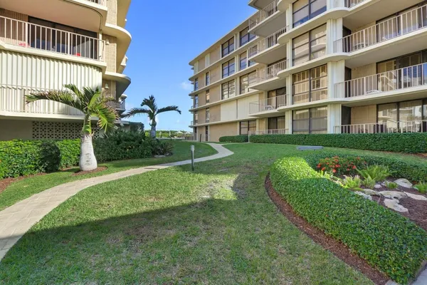 $3,950 | 3200 South Ocean Boulevard, Unit A102, Palm Beach, FL 33480