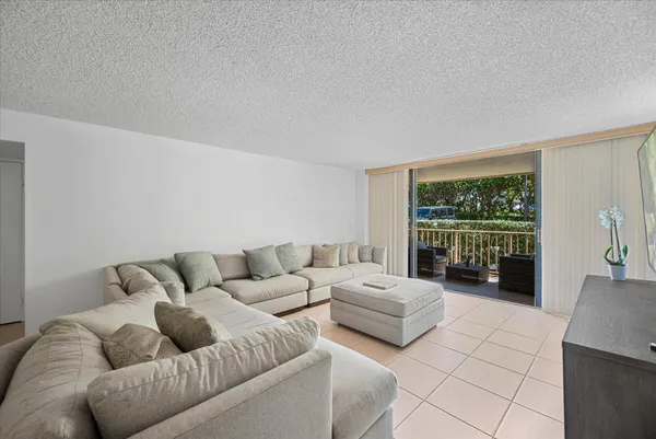 $3,950 | 3200 South Ocean Boulevard, Unit A102, Palm Beach, FL 33480