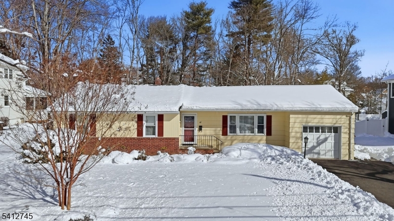 47 Clinton Avenue New Providence, NJ 07974 - Photo 1 of 43