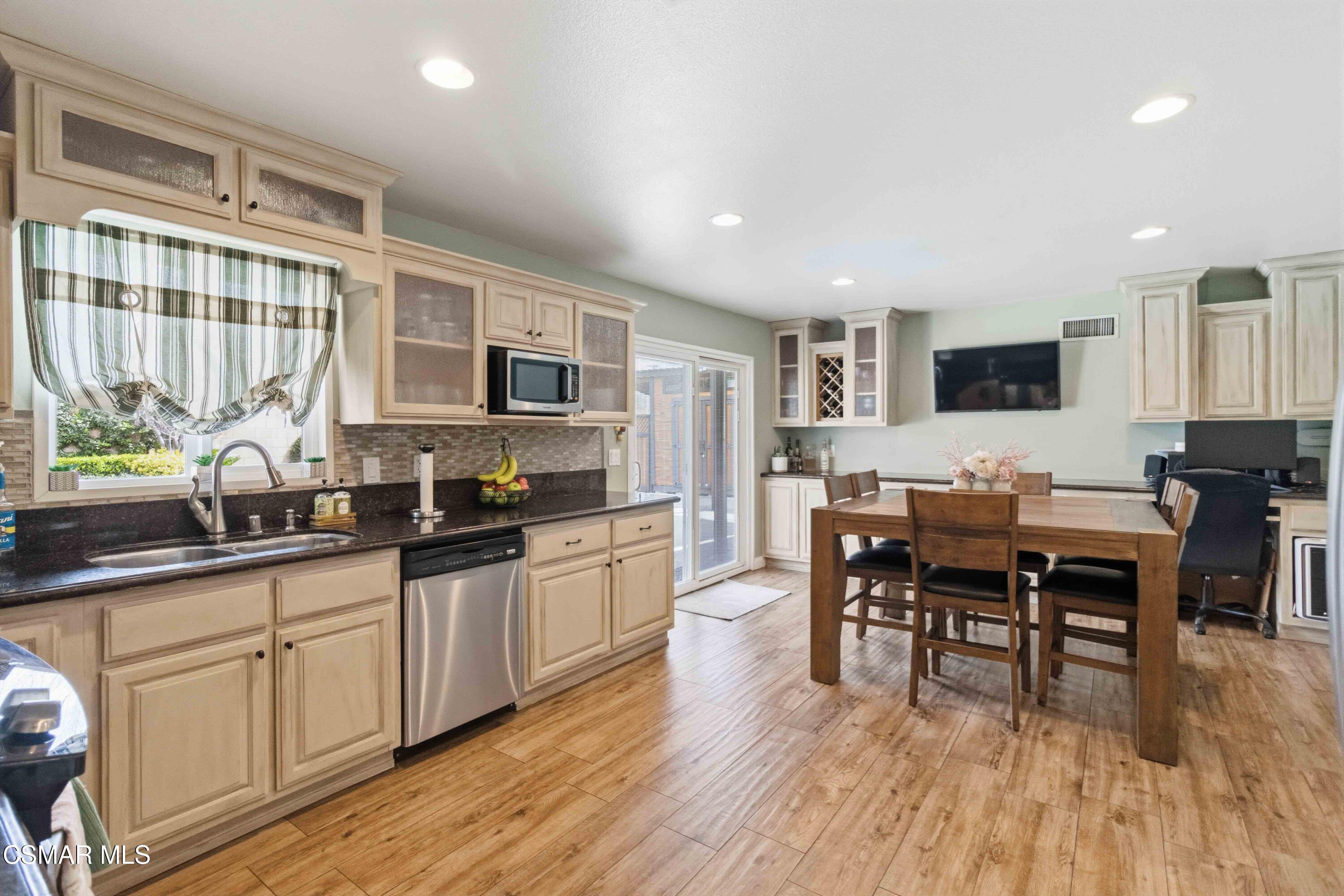 2034 Guerne Avenue Simi Valley, CA 93063 - Photo 11 of 45 013