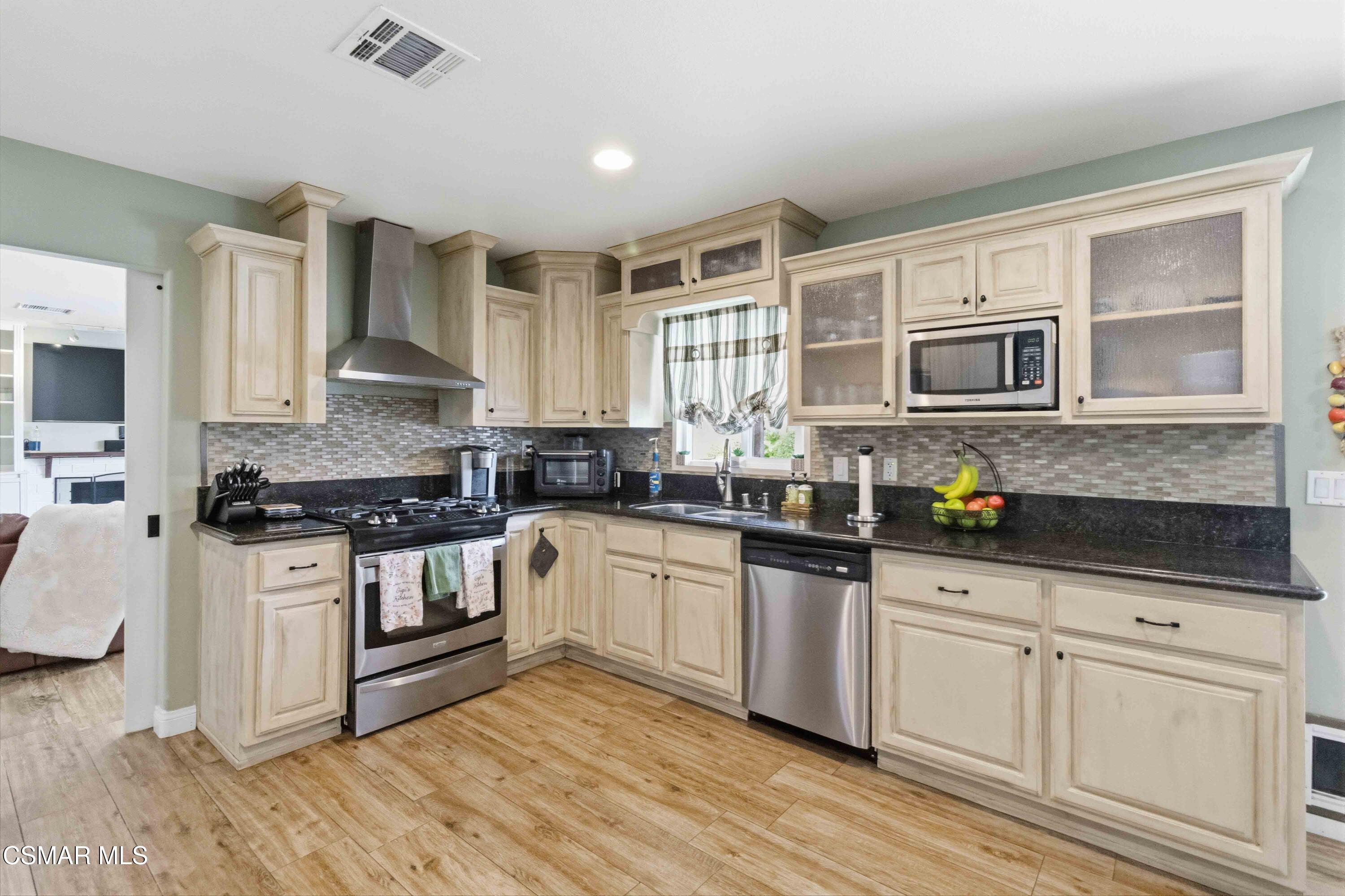 2034 Guerne Avenue Simi Valley, CA 93063 - Photo 12 of 45 014