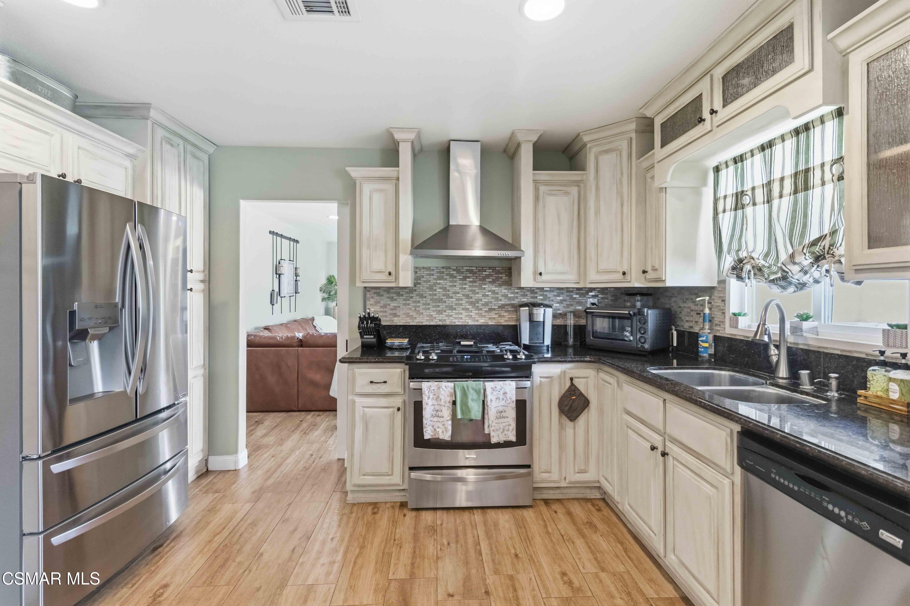 2034 Guerne Avenue Simi Valley, CA 93063 - Photo 13 of 45 016