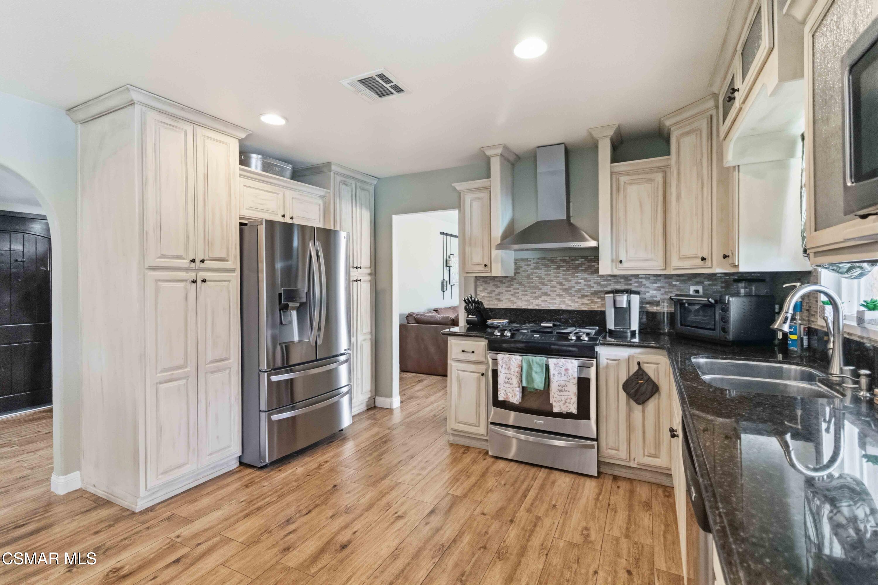 2034 Guerne Avenue Simi Valley, CA 93063 - Photo 2 of 45 015